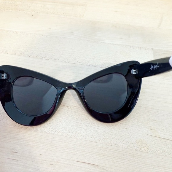 FREE PEOPLE Black Rounded Cat Eye Sunglasses NEW - Picture 4 of 6